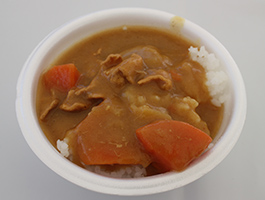 炊き出しご飯はポークカレー